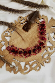 Bordo Güllü Kristal Taç - Yapay Çiçek Sitesi