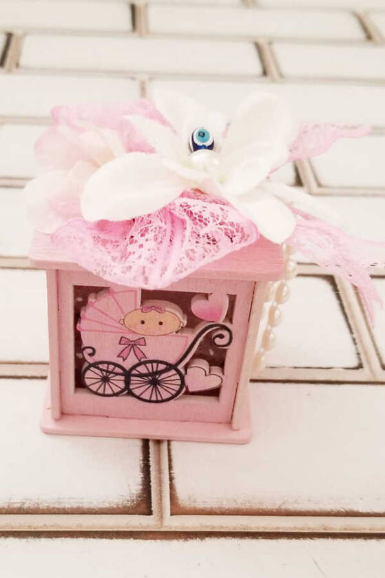 Kız Bebek Arabası Detaylı Ahşap Kutu Süslemeli Bebek Şekeri Kutusu - 3