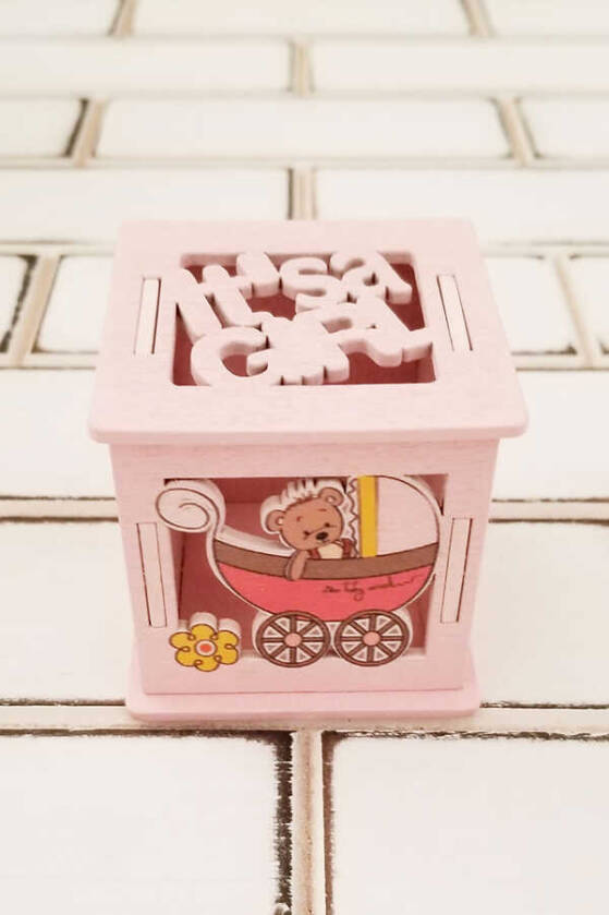 Kızımız Geldi Yazılı Ahşap Kutu Pembe Kız Bebek Mevlit Şekeri - 1